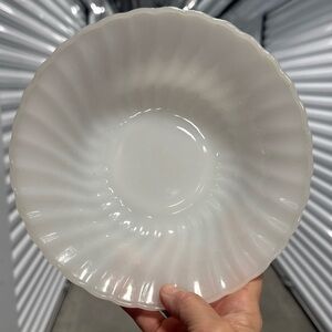 Vintge Anchor Hocking Milk Glass Swirl Bowl White Shell